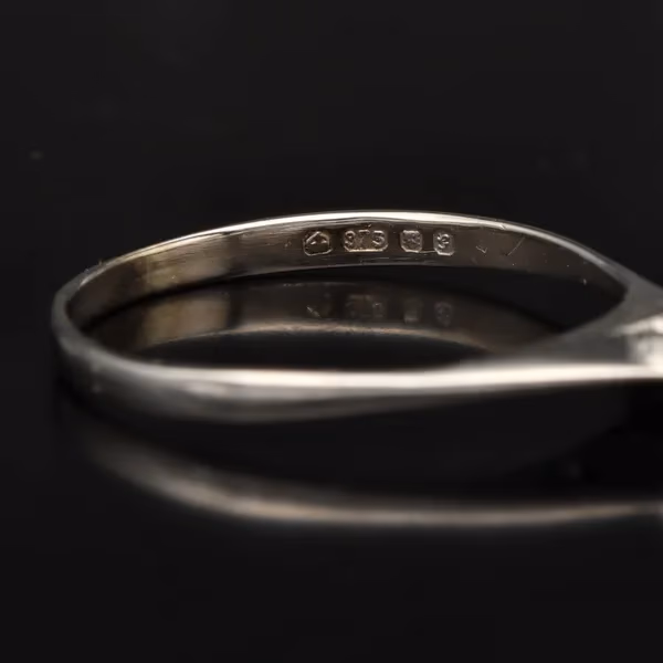 Retro White Gold 0.15ct Diamond Ring. London 1981