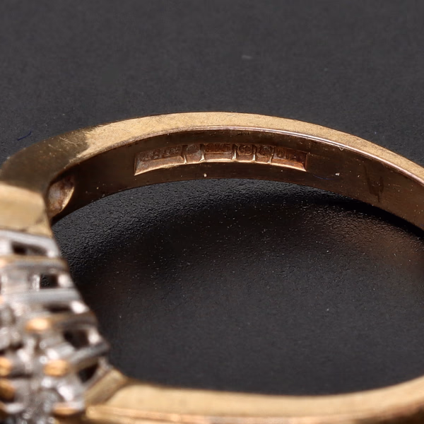 18ct Yellow Gold Sapphire & Diamond Ring