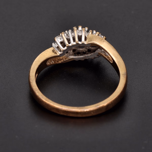 18ct Yellow Gold Sapphire & Diamond Ring