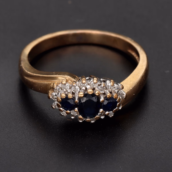18ct Yellow Gold Sapphire & Diamond Ring