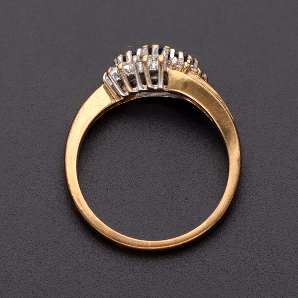 18ct Yellow Gold Sapphire & Diamond Ring