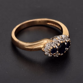 18ct Yellow Gold Sapphire & Diamond Ring