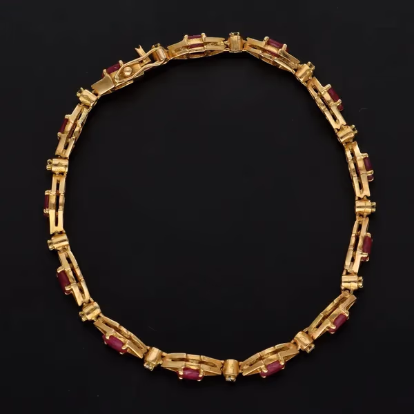 Heavy 18ct Yellow Gold 5.5ct Burmese Ruby & Diamond Bracelet