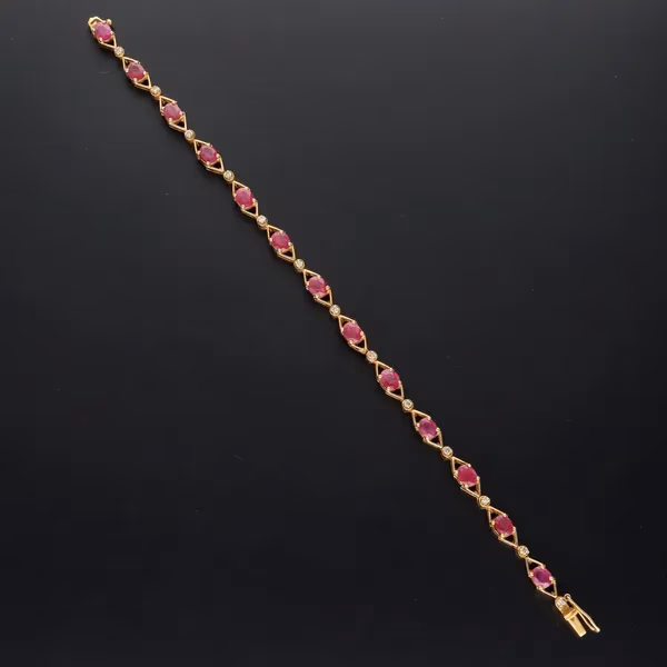 Heavy 18ct Yellow Gold 5.5ct Burmese Ruby & Diamond Bracelet