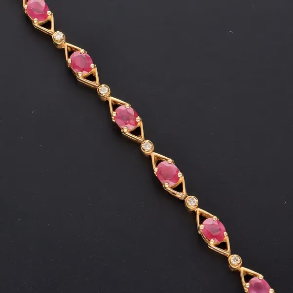 Heavy 18ct Yellow Gold 5.5ct Burmese Ruby & Diamond Bracelet