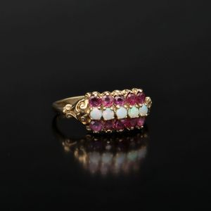 Vintage 9ct Gold Opal and Garnet Ring