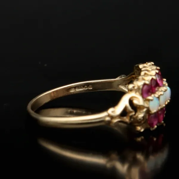 Vintage 9ct Gold Opal and Garnet Ring