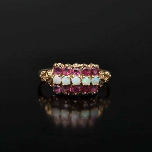 Vintage 9ct Gold Opal and Garnet Ring image-2