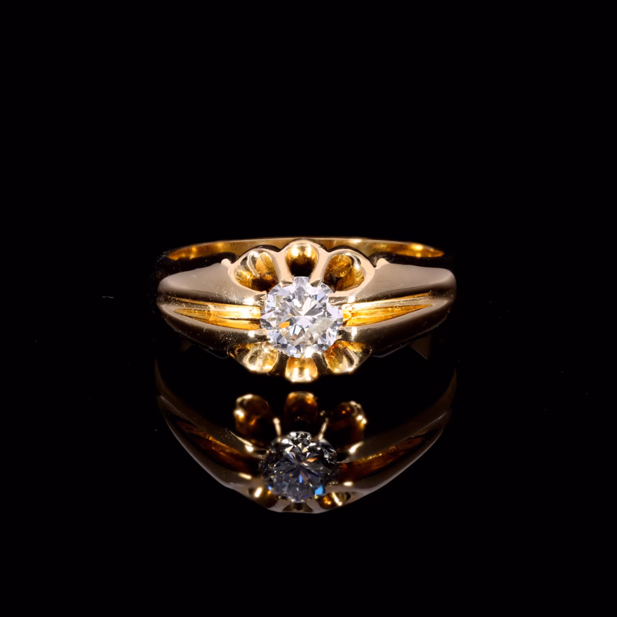 360° view of The Vintage 18ct Gold Diamond Belcher Buttercup Ring