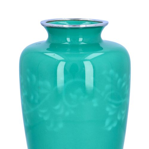 Japanese Emerald Enamel Vase from the Ando Jubei Worshop image-2
