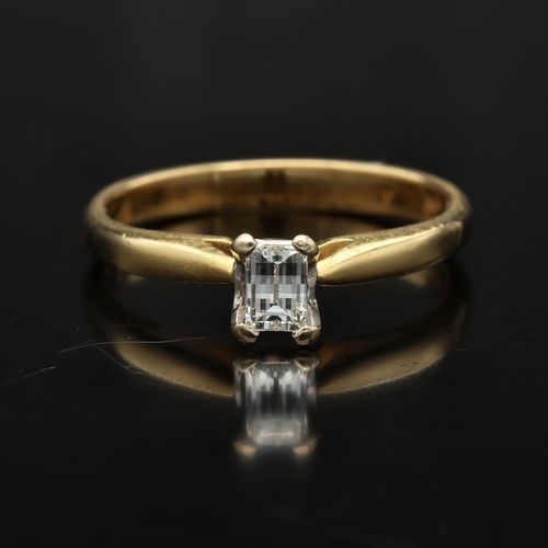 18ct Yellow Gold Diamond Solitaire Ring image-3