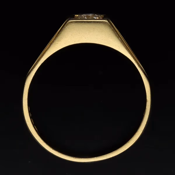18ct Gold Diamond Ring. London 1974