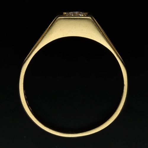 18ct Gold Diamond Ring. London 1974 image-6