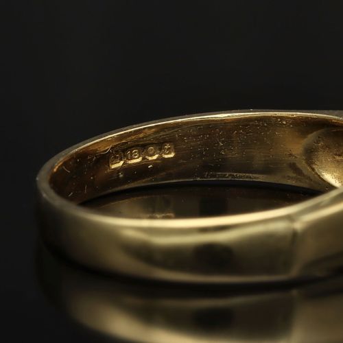 18ct Gold Diamond Ring. London 1974 image-4