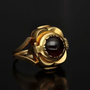 Vintage 18ct Gold Heavy Garnet Watch Ring