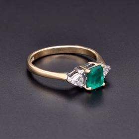 18ct Yellow Gold Emerald & Diamond Ring