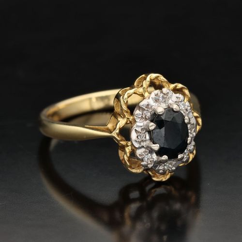18ct Gold Sapphire Diamond Ring London 1971 image-1