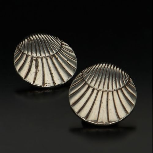 Pair of Silver Earclips by Arno Malinowski image-1