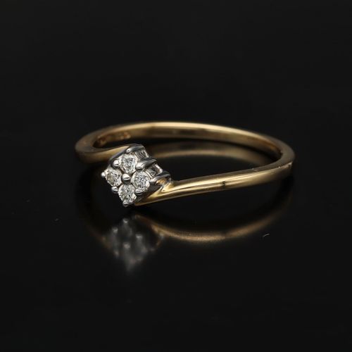 18ct Gold Diamond Cluster Ring image-3