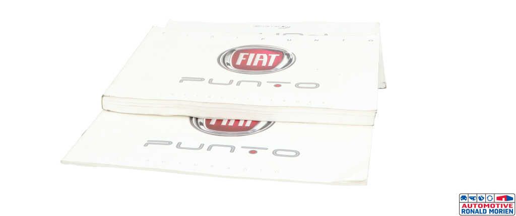 Usagé Livret d'instructions Fiat Punto Evo (199) 1.3 JTD Multijet 85 16V Euro 5 Prix € 25,00 Règlement à la marge proposé par Automaterialen Ronald Morien B.V.