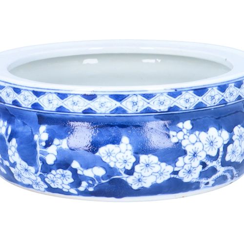 Pair of Chinese Blue and White Urn Stands image-4