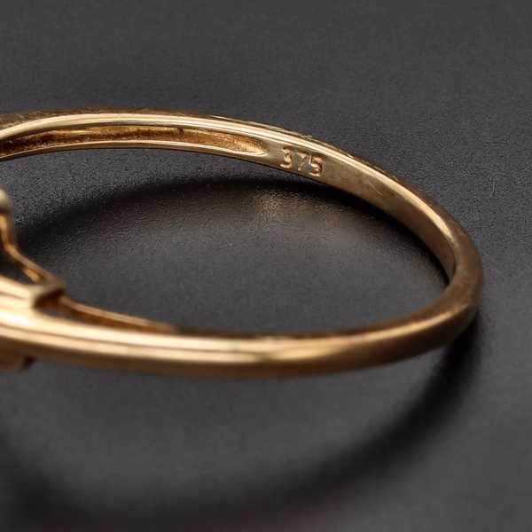 9ct Yellow Gold Blue Topaz Ring