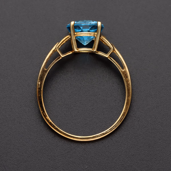 9ct Yellow Gold Blue Topaz Ring