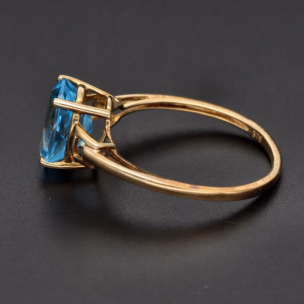 9ct Yellow Gold Blue Topaz Ring