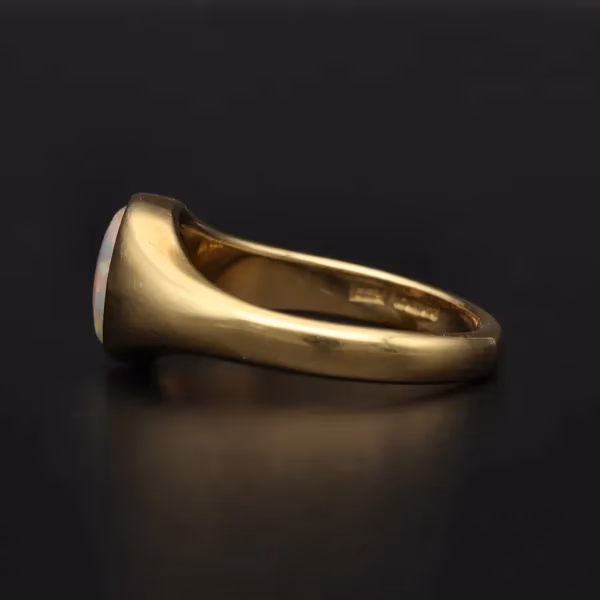 Very Heavy 18ct Gold Opal Ring
