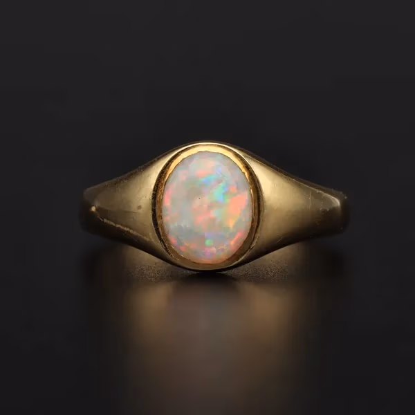 Very Heavy 18ct Gold Opal Ring