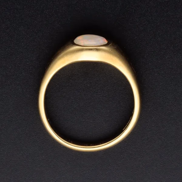 Very Heavy 18ct Gold Opal Ring