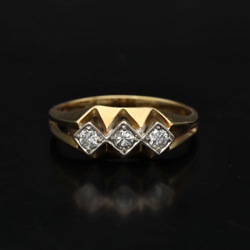 14ct Brilliant cut Diamond Ring image-2