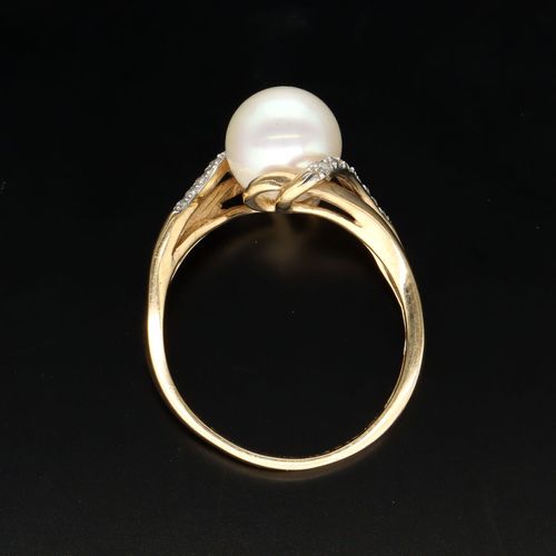 Cultured Pearl and Diamond 9ct Gold Ring image-6