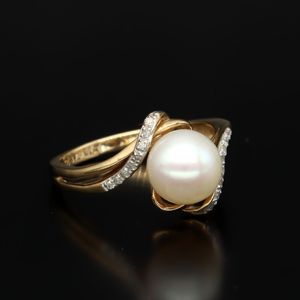 Cultured Pearl and Diamond 9ct Gold Ring