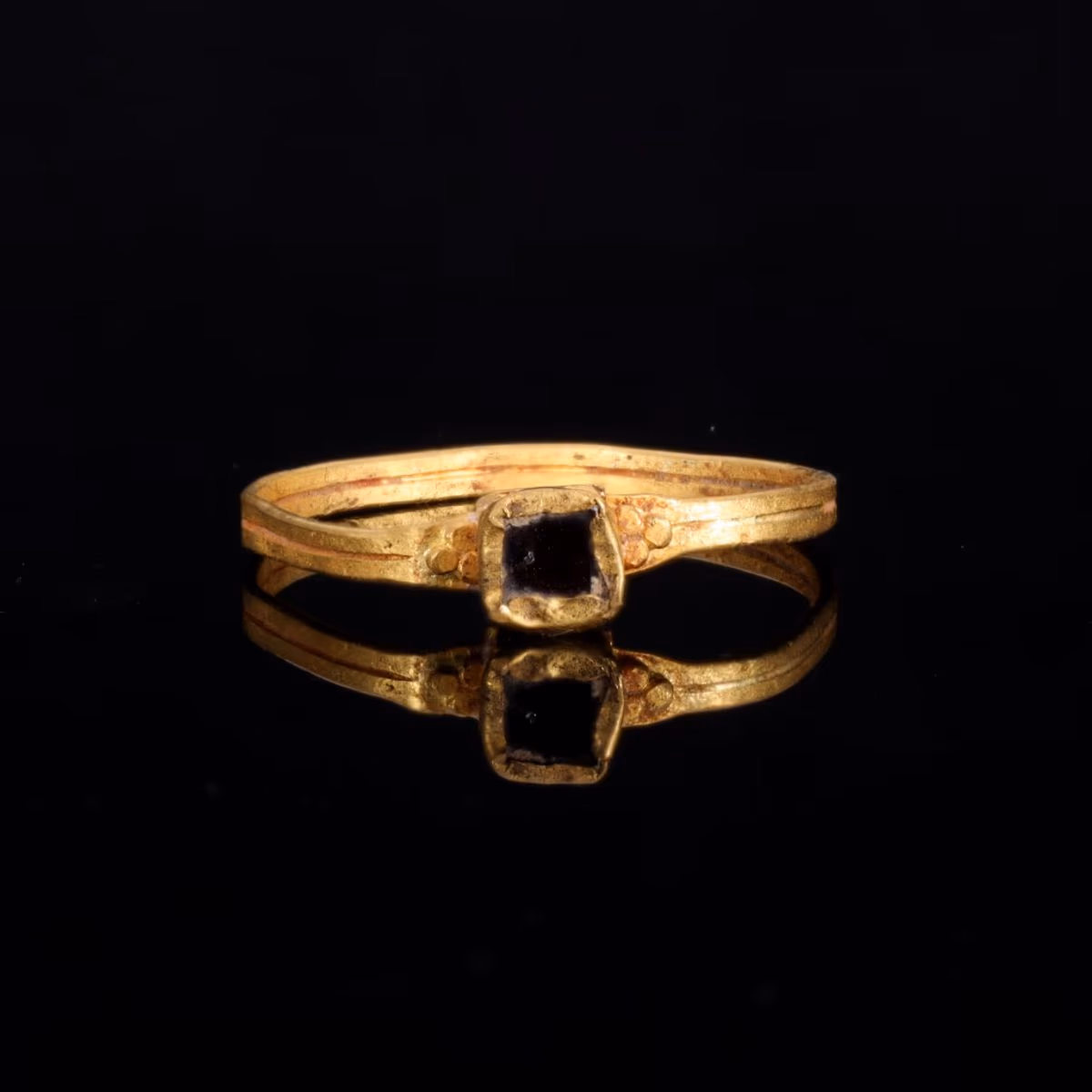 360° view of The Ancient Medieval Byzantine Gold And Deep Red Glass Ring