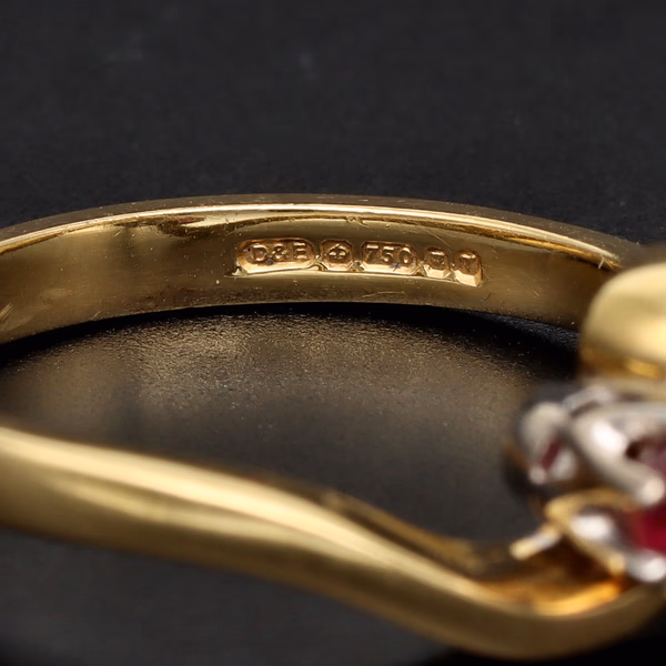 18ct Yellow Gold Diamond & Ruby Swirl Ring