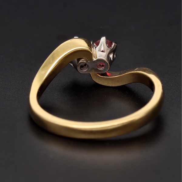 18ct Yellow Gold Diamond & Ruby Swirl Ring