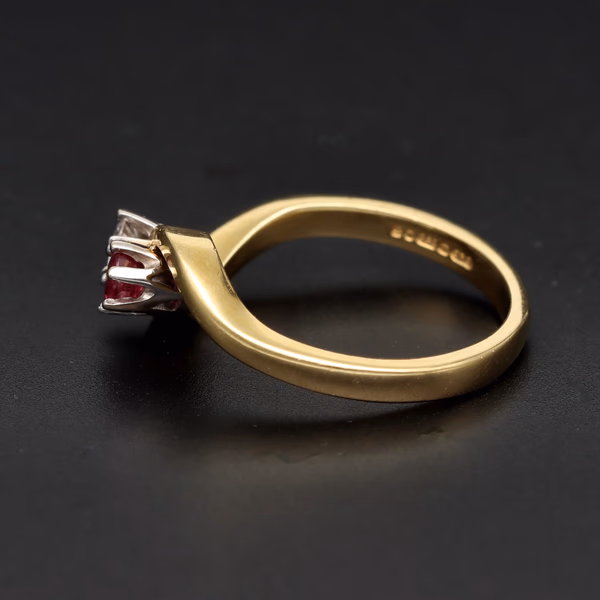 18ct Yellow Gold Diamond & Ruby Swirl Ring