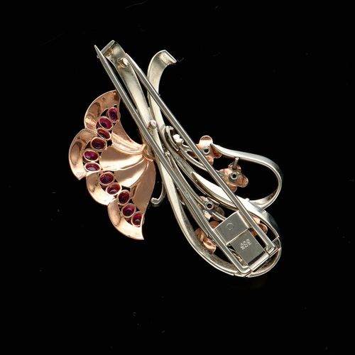 Vintage 14ct Gold Diamond and Ruby Butterfly Clip image-5