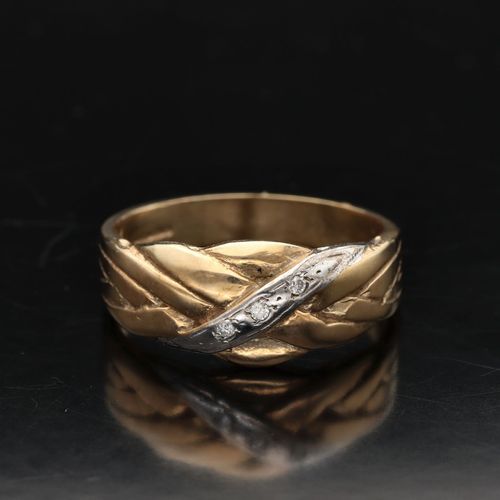 Large 9ct Gold Diamond Ring image-2