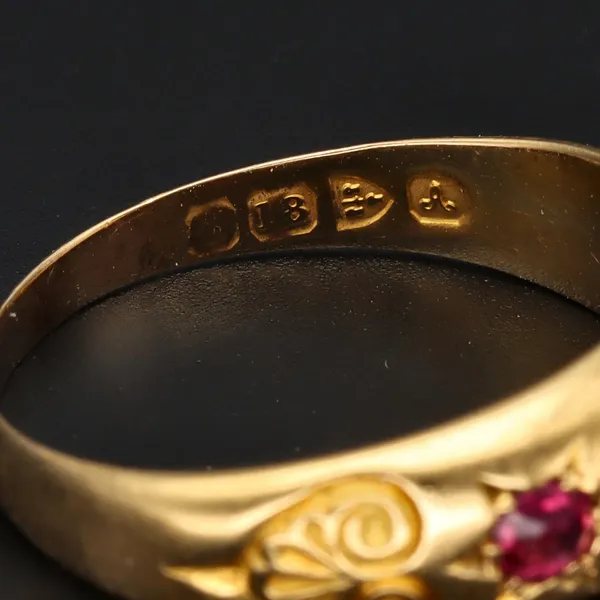 18ct Yellow Gold Antique Ruby & Diamond Ring