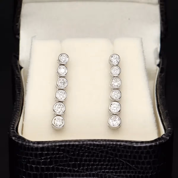 18ct White Gold Diamond Drop Earrings