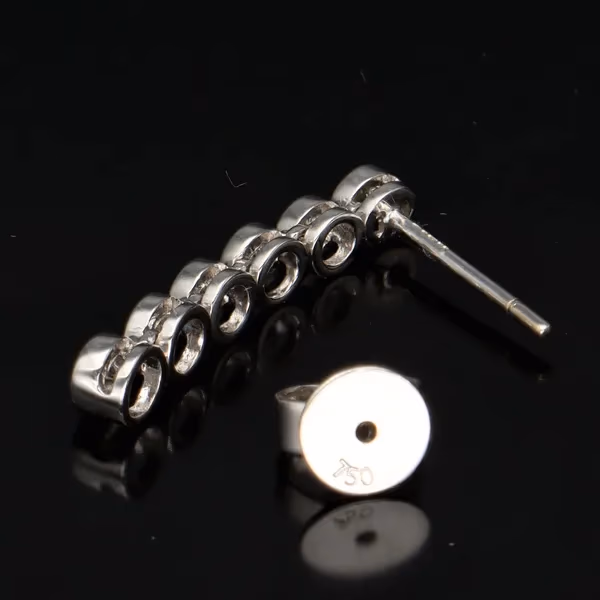 18ct White Gold Diamond Drop Earrings