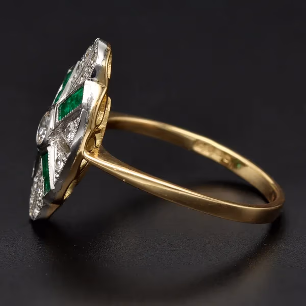18ct Yellow Gold Emerald & Diamond Ring