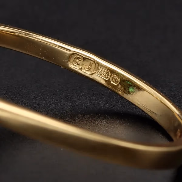 18ct Yellow Gold Emerald & Diamond Ring