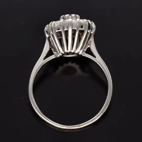 18ct White Gold Diamond Cluster Ring