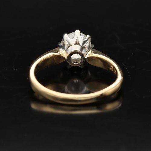 18k Gold Diamond Solitaire Ring image-5