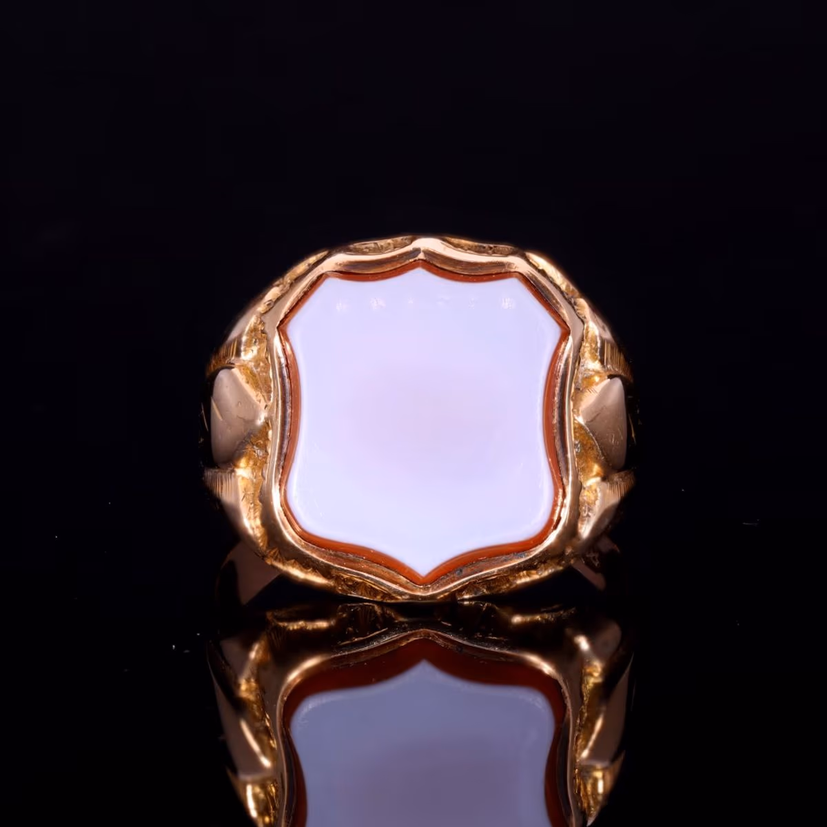 360° view of The Antique Victorian 1881 Carnelian Sheild Signet Ring