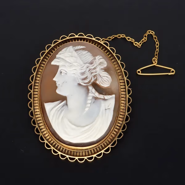 Edwardian 9ct Yellow Gold Shell Cameo Brooch