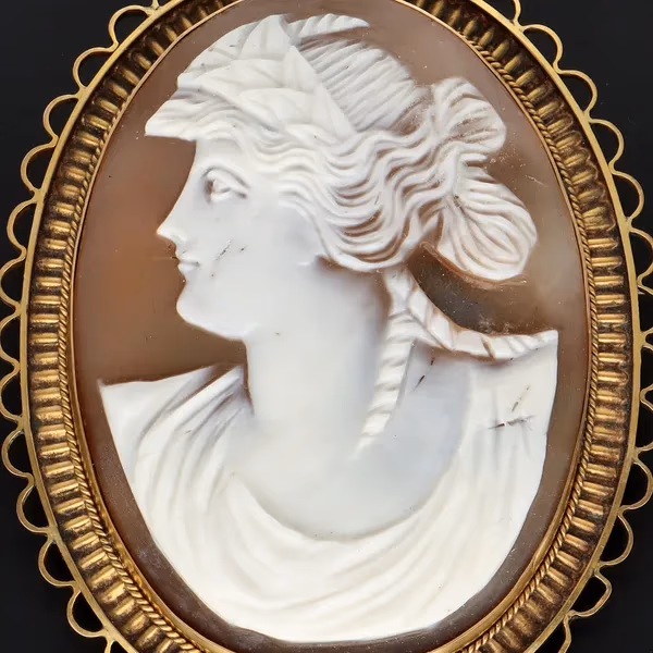 Edwardian 9ct Yellow Gold Shell Cameo Brooch